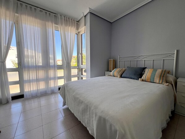 1 bedroom, bed sheets