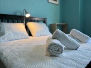 4 bedrooms, internet, bed sheets