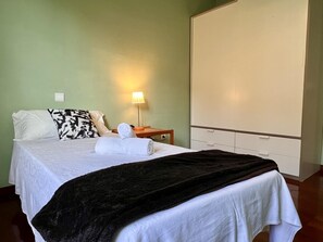 4 bedrooms, Internet, bed sheets