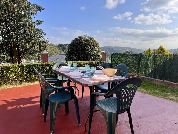 Outdoor dining - Great house very close to the beaches (Boo de Pielagos)