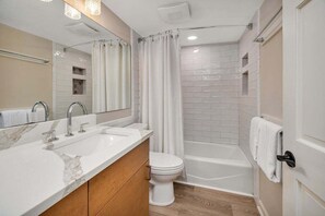 Towels - Beautifully furnished  Oceanfront Condo! (Saint Simons Island)