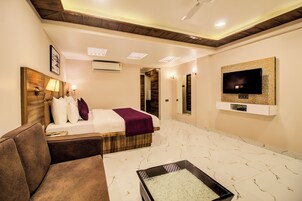 Premium bedding, minibar, desk, laptop workspace