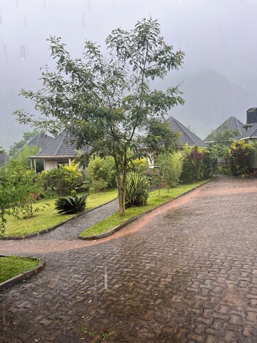 Rafiki Safari Lodge Bwindi