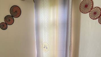 Standard-Ferienhaus, Balkon, Hügelblick | 1 Schlafzimmer, Schreibtisch, laptopgeeigneter Arbeitsplatz