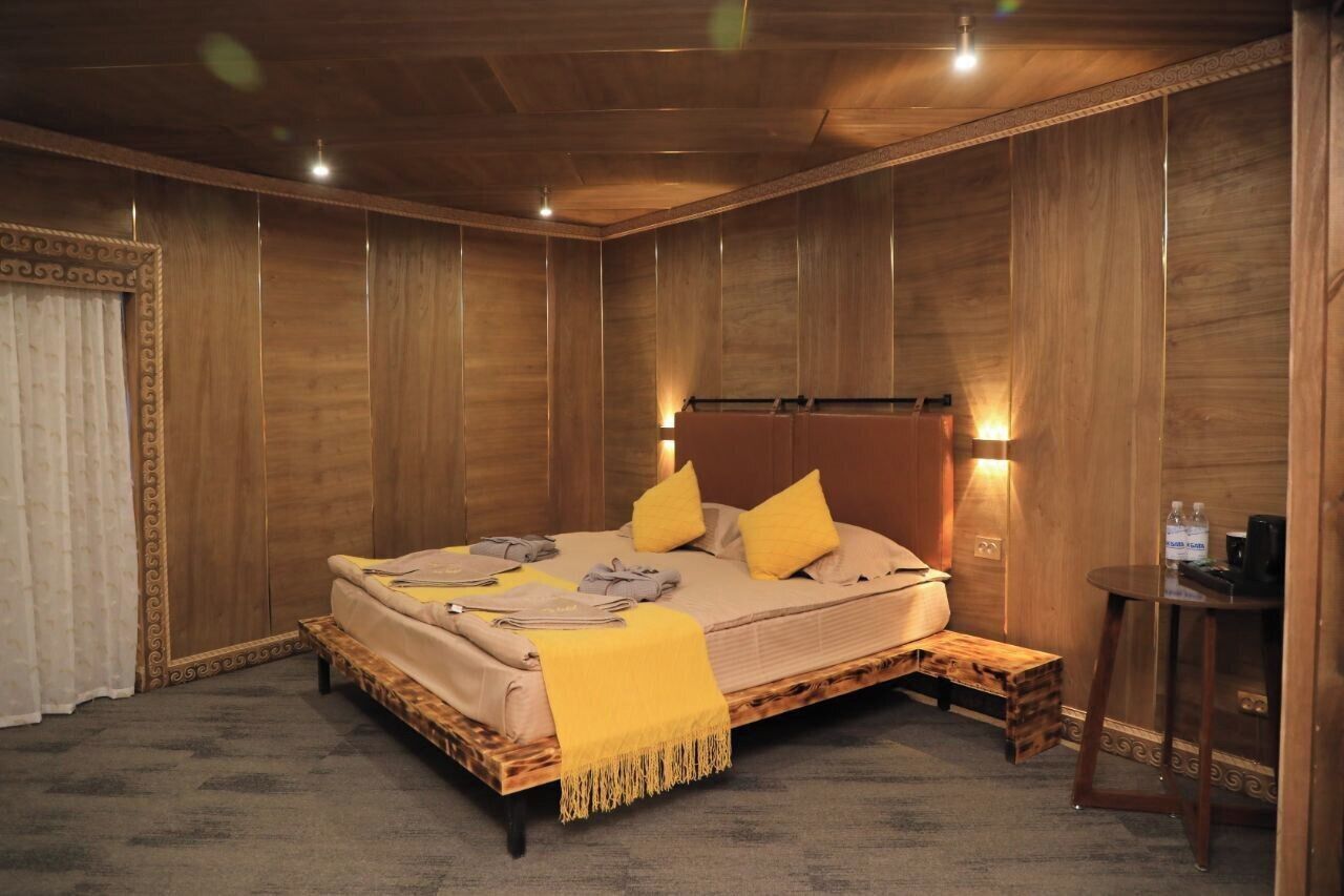 Chambre Double Familiale | Literie de qualité supérieure, bureau, Wi-Fi gratuit