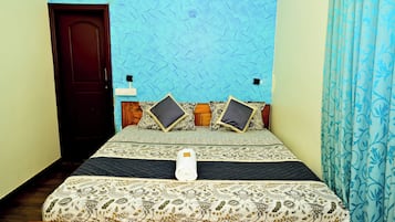 Comfort Quadruple Room | Desk, soundproofing