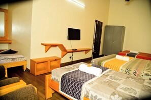 Desk, soundproofing - Elegance Homestay (Chikkamagaluru)