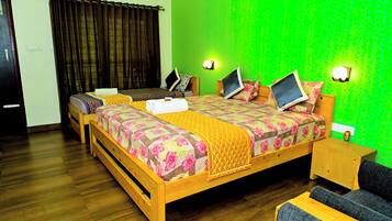 Classic Double Room | Desk, soundproofing