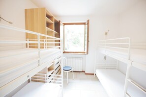 2 slaapkamers, een strijkplank/strijkijzer