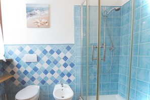 Shower, hair dryer - IL TERRAZZO DI LUCREZIA (Rio dell'Elba)