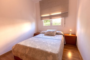 3 bedrooms, iron/ironing board, free WiFi
