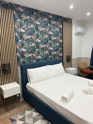 1 bedroom, free WiFi, bed sheets - Luxury house ballaro  (Palermo)