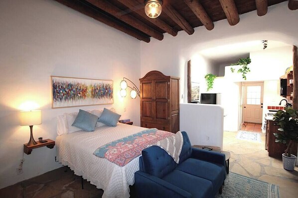 4 bedrooms, desk, iron/ironing board, travel cot