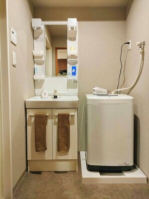 Hair dryer, bidet, towels, soap - Incense Ueno Negishi 601 New and clean room, very convenient location. (Taito City)