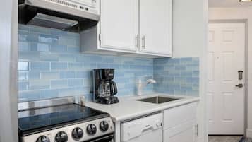 Réfrigérateur, four, plaque de cuisson, lave-vaisselle