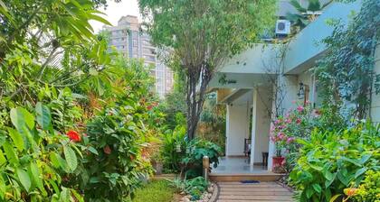 Charming City Center Villa / King Size Beds / Spacious Garden / NRI Friendly