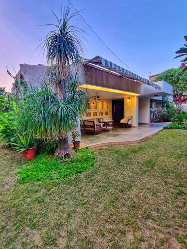 Charming City Center Villa / King Size Beds / Spacious Garden / NRI Friendly 