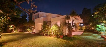 Charming City Center Villa / King Size Beds / Spacious Garden / NRI Friendly 