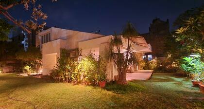 Charming City Center Villa / King Size Beds / Spacious Garden / NRI Friendly