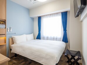 Een bureau, gratis wifi, beddengoed