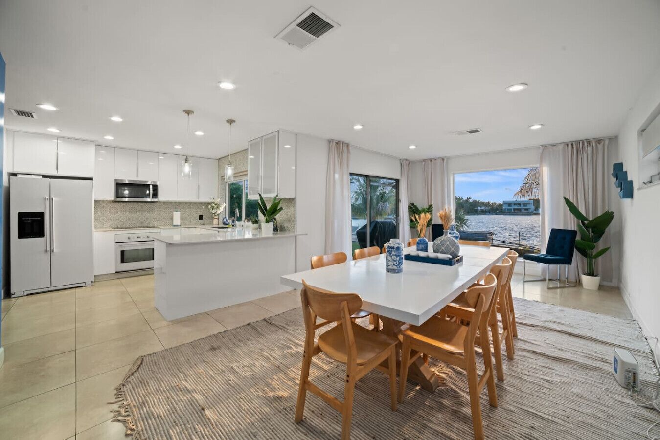 Micro-ondes, four, plaque de cuisson, lave-vaisselle