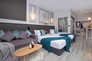 Decoración personalizada, muebles diferentes y escritorio 