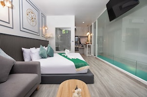 Quarto casal ou duplo júnior | Individualmente decorados, individualmente mobiliados, escrivaninha