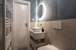 Unclassified image, 3 of 21, button