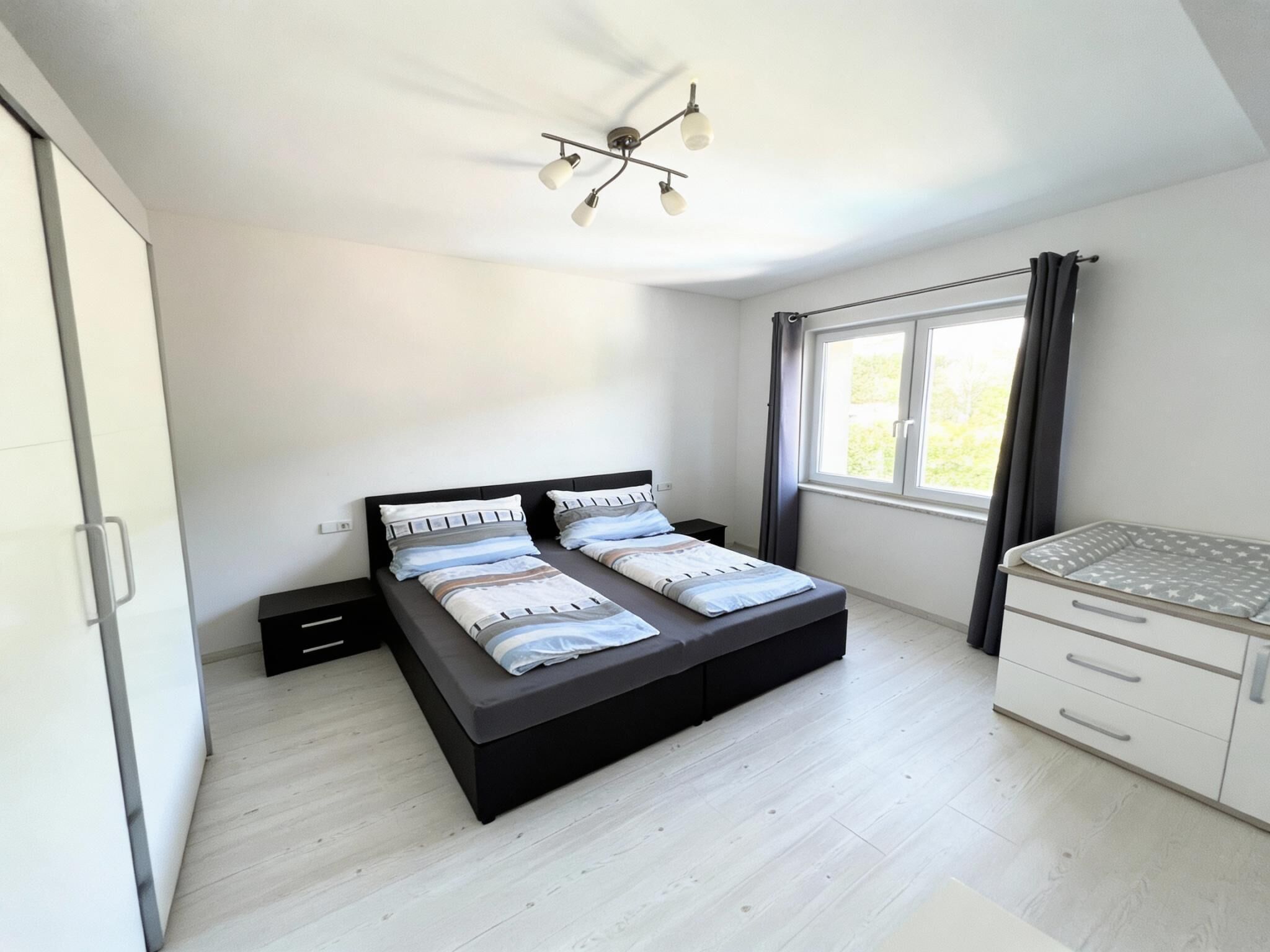 2 間睡房、上網