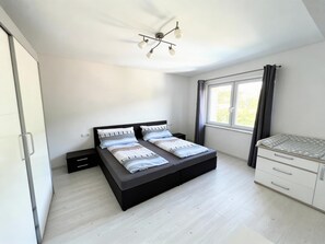 2 多间卧室、上网接入