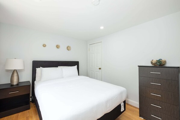 2 bedrooms, iron/ironing board, WiFi, bed sheets