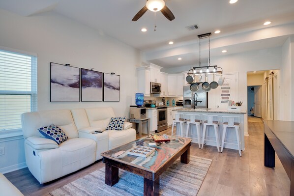 TV, fireplace, ping pong - 2 Mi to Lake Conroe Access: Home w/ Pool Table! (Montgomery)