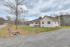 Exterior - Mtn-View Home w/ Deck on 4 Acres in Windham (Windham)