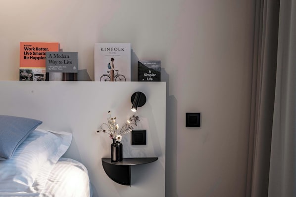 Travel crib, WiFi, bed sheets