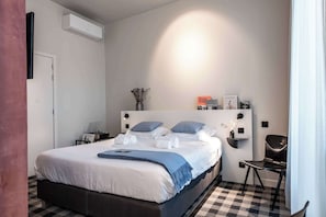 Cuna de viaje, wifi, ropa de cama