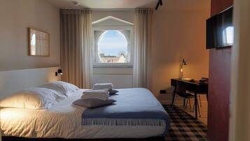 Travel crib, WiFi, bed sheets