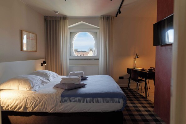 Lit parapluie, Wi-Fi, draps fournis