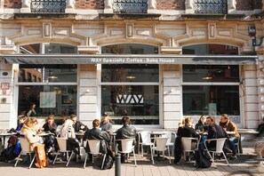 Outdoor dining - Studio Retreat in the Centre of Ghent (Gent)