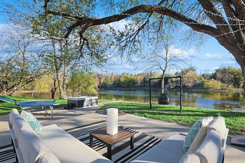 Luxurious Event-Friendly 6BR 3B Villa with Hot Tub