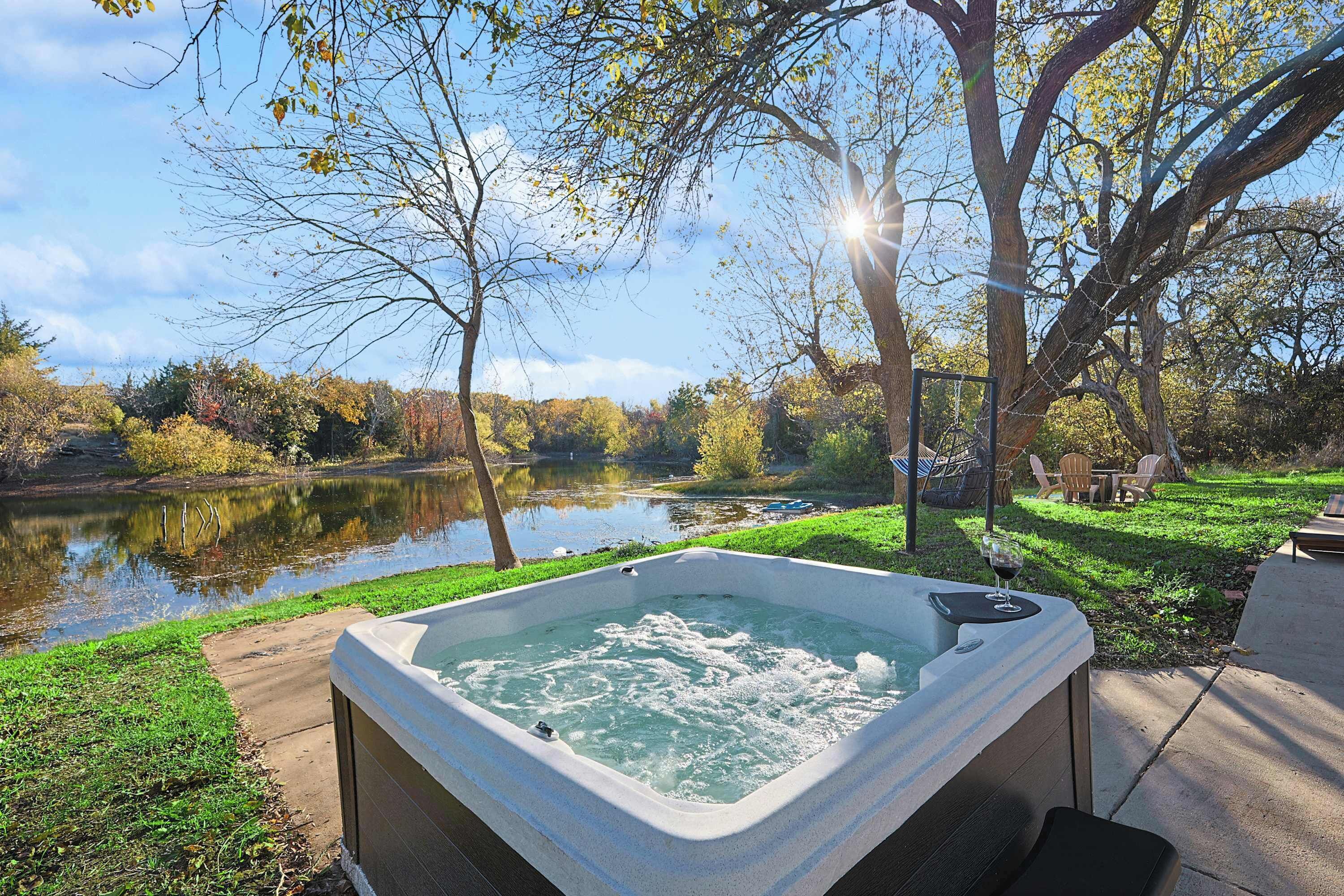 Outdoor spa tub
