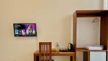 Standard Double Room | Desk, laptop workspace, free WiFi