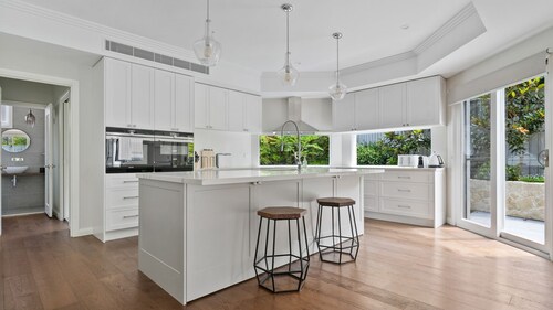 Oatley Escape with Pool Relax in Style & Elegance