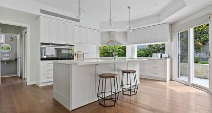 Oatley Escape with Pool Relax in Style & Elegance