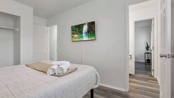 3 chambres, fer et planche à repasser, Wi-Fi, draps fournis