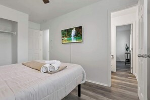 3 bedrooms, iron/ironing board, WiFi, bed sheets