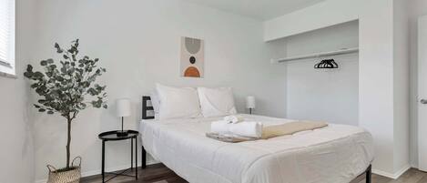 3 bedrooms, iron/ironing board, WiFi, bed sheets