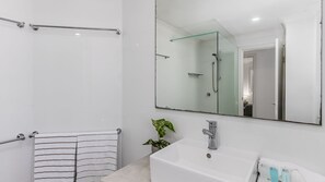 Douche, séchoir à cheveux
