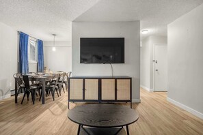 Dining - The Abstract | 3 Bedroom Suite Downtown! Sleeps 8 (Calgary)