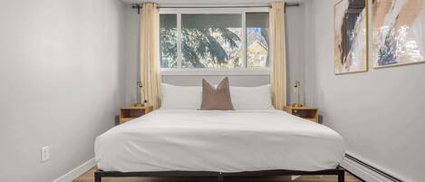 3 soverom, skrivebord, reiseseng for barn og wi-fi