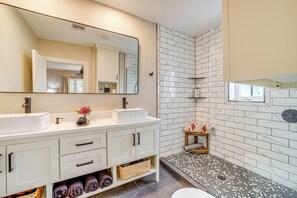 Hair dryer, towels - < 9 Mi to Dtwn Tulsa: Lovely Home w/ Yard & Deck! (Sand Springs)